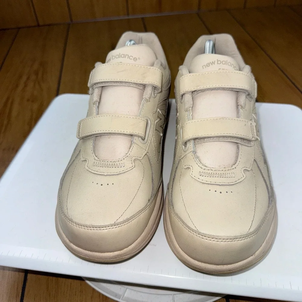 New Balance 577 Hook and Loop Walking Shoes Mens 9.5 Wide 2E Bone Beige MW577VB